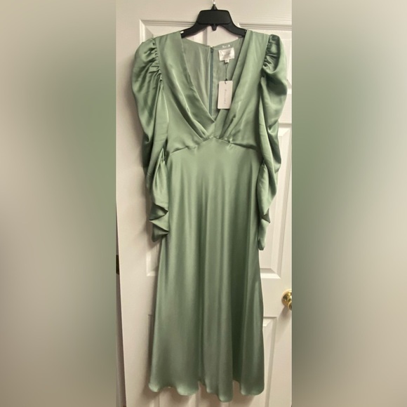 NWT Line & Dot “Maya” Dress In Sage W/ Ruched Sleeves Size Large - Picture 2 of 7